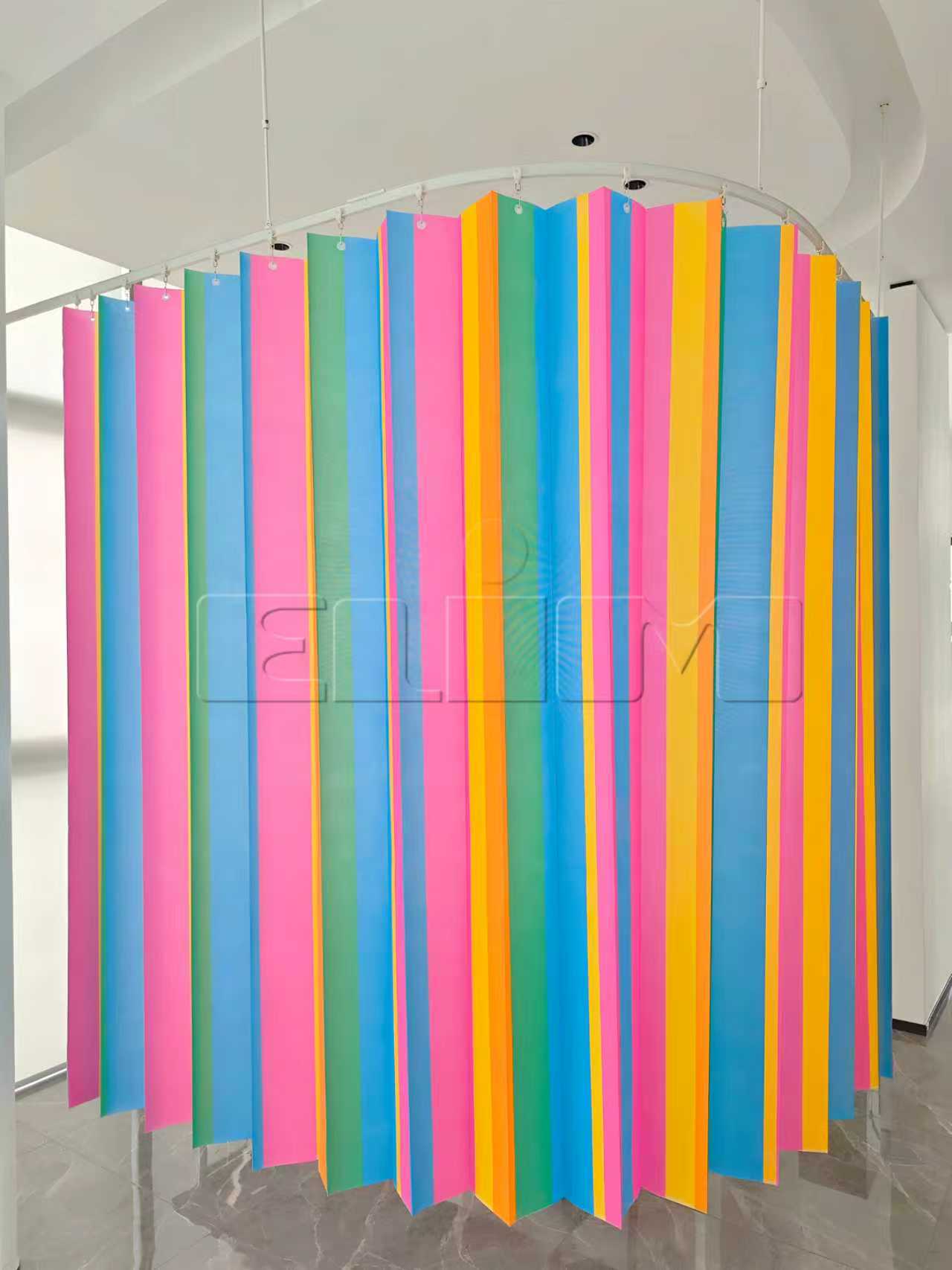 Jednorazowe zasłony na oddział dziecięcy